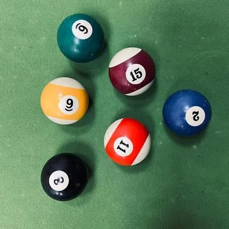 펜션 Pinede, Et Billard